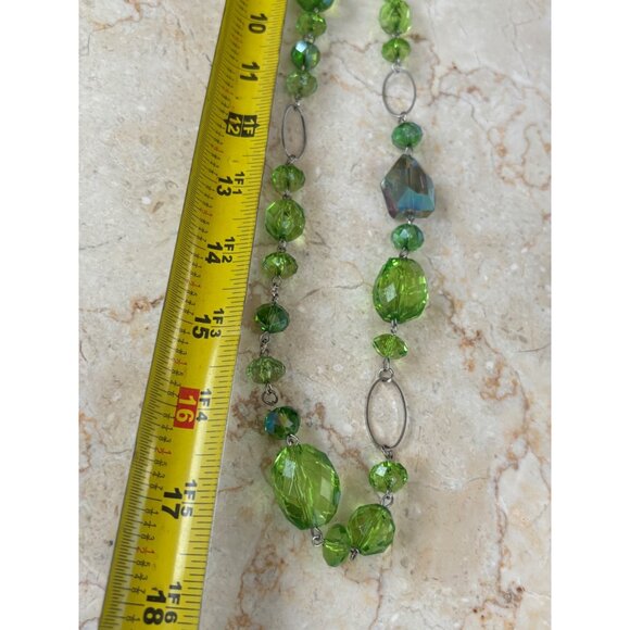 Vintage Green Glass Beaded Necklace With Faceted Details & Silver-Tone Links - Picture 4 of 10